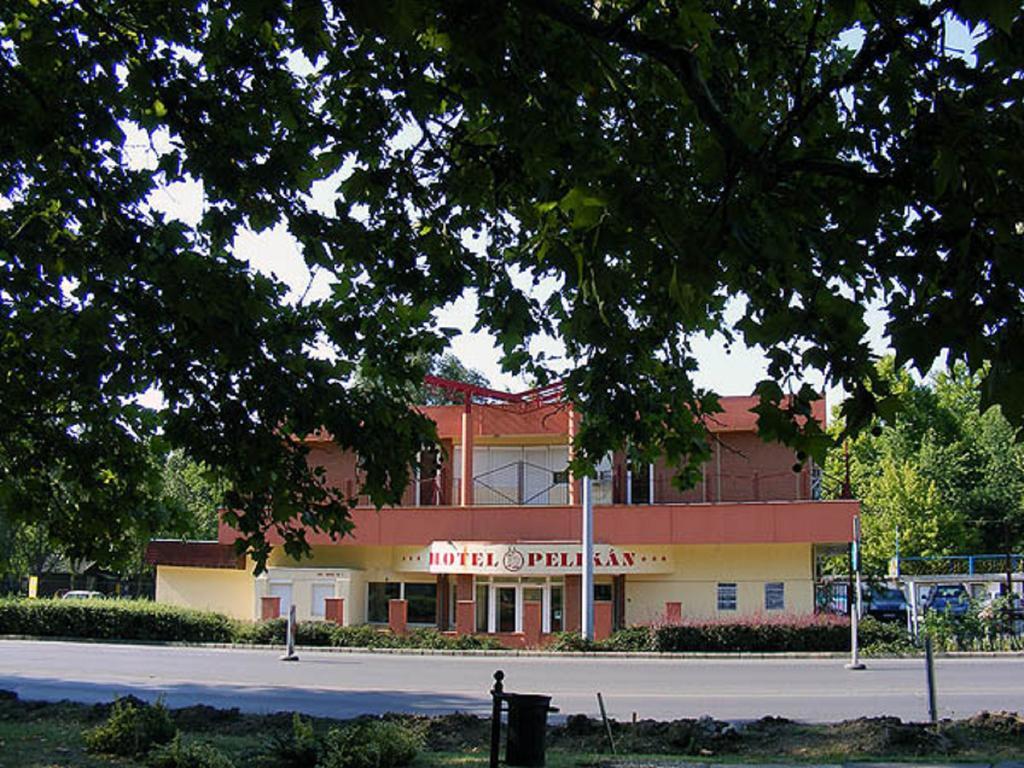 Hotel Pelikan Hódmezővásárhely Dış mekan fotoğraf