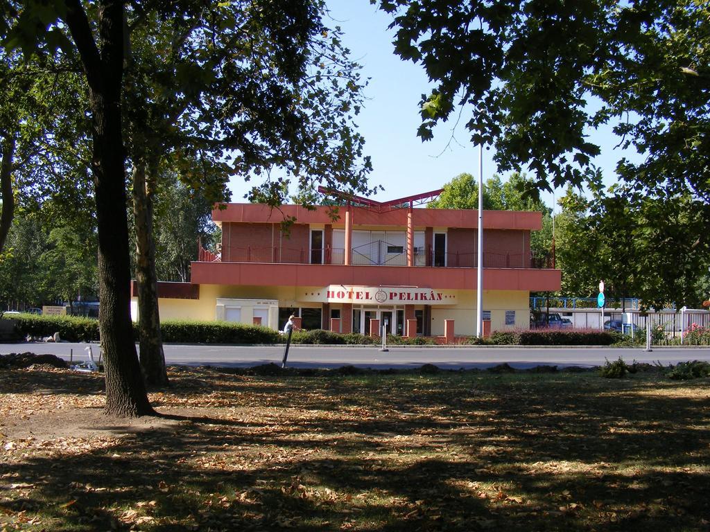Hotel Pelikan Hódmezővásárhely Dış mekan fotoğraf