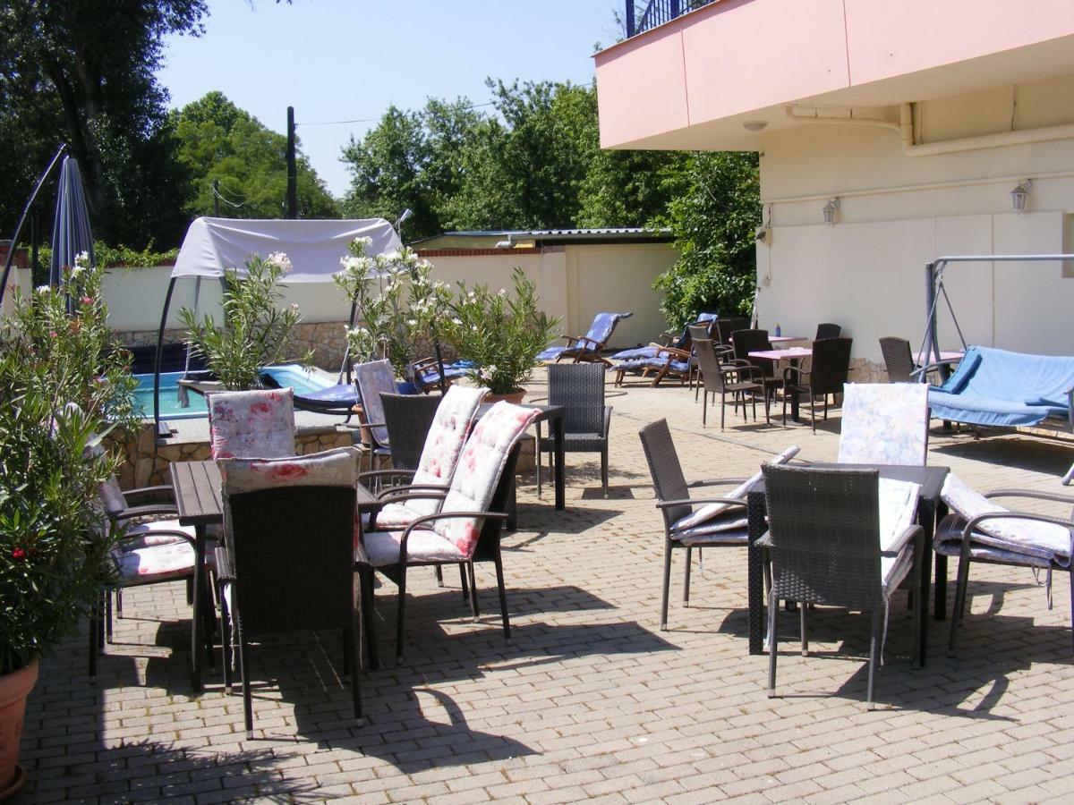 Hotel Pelikan Hódmezővásárhely Dış mekan fotoğraf