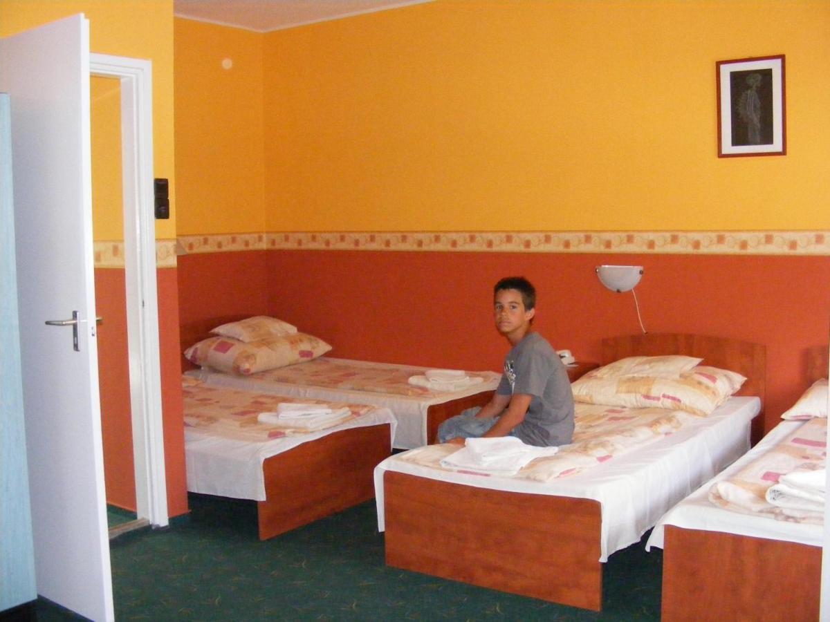Hotel Pelikan Hódmezővásárhely Dış mekan fotoğraf